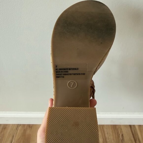 Universal Thread Platform Sandals - Picture 2 of 6